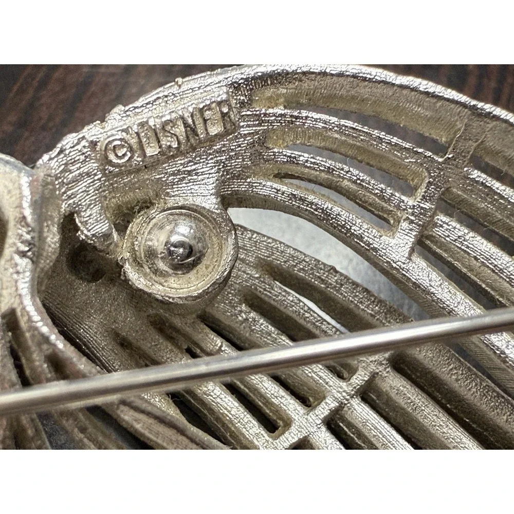 LISNER vintage‎ Silver tone ribbon brooch signed, pin estate
